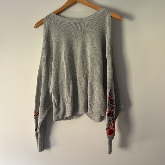 S Express Cut Out Shoulder Sweater - Picture 4 of 8